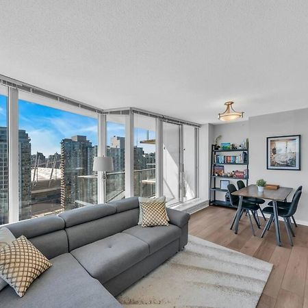 Spacious Dt 2-Bdr High-Rise With View, Pool, Gym Vancouver Luaran gambar