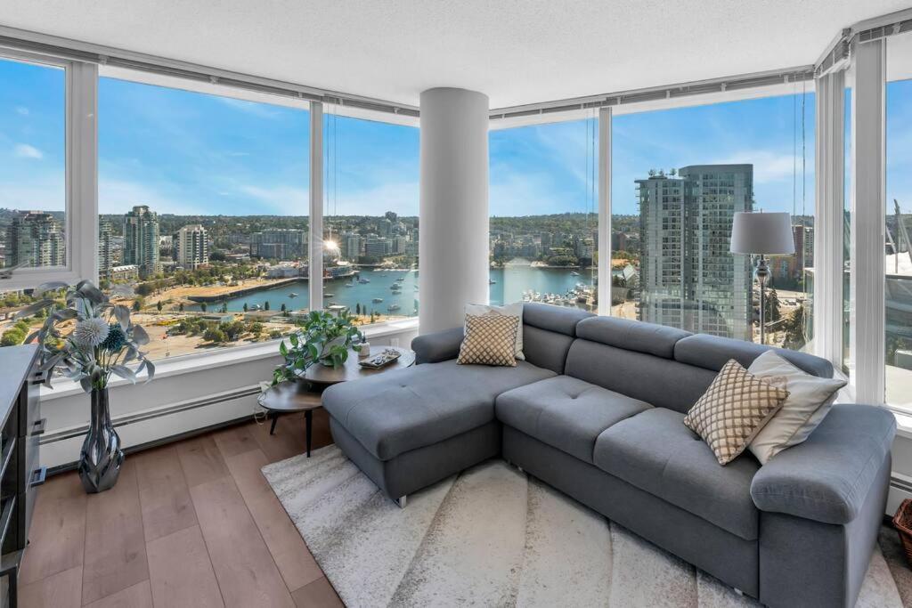 Spacious Dt 2-Bdr High-Rise With View, Pool, Gym Vancouver Luaran gambar