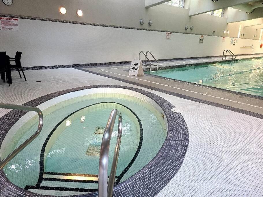 Spacious Dt 2-Bdr High-Rise With View, Pool, Gym Vancouver Luaran gambar