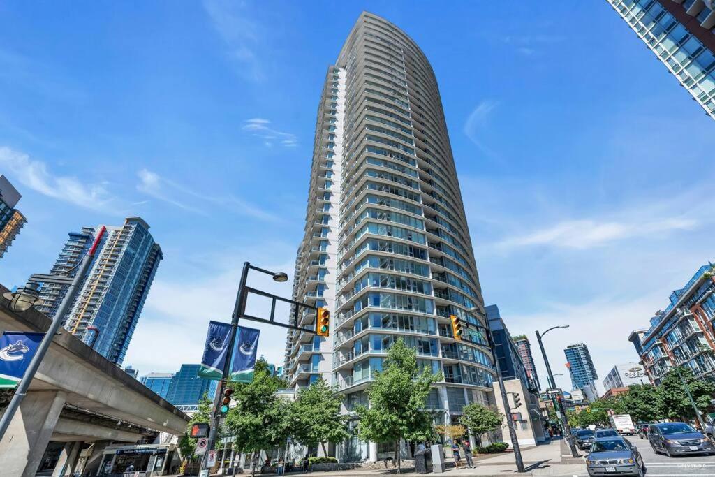 Spacious Dt 2-Bdr High-Rise With View, Pool, Gym Vancouver Luaran gambar